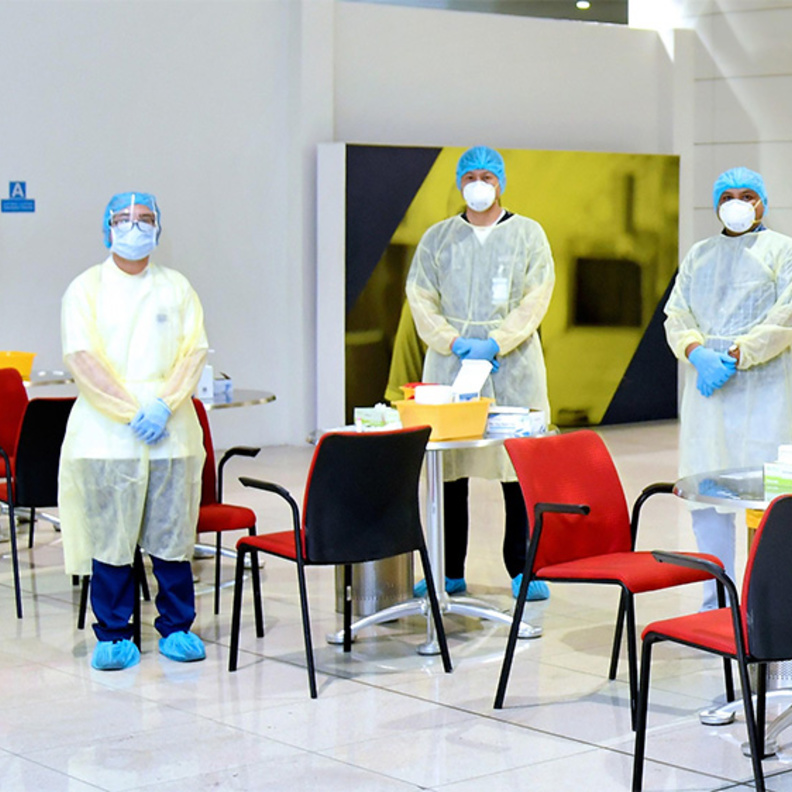 طيران الإمارات أول ناقلة تجري فحوصات فايروس "كوفيد 19"ميدانية لركابها