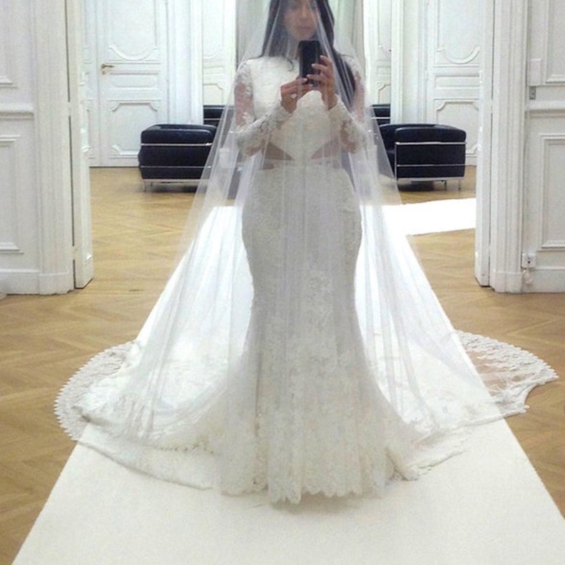 فستان زفاف كيم كردشيان من تصميم دار جيفنشي Givenchy