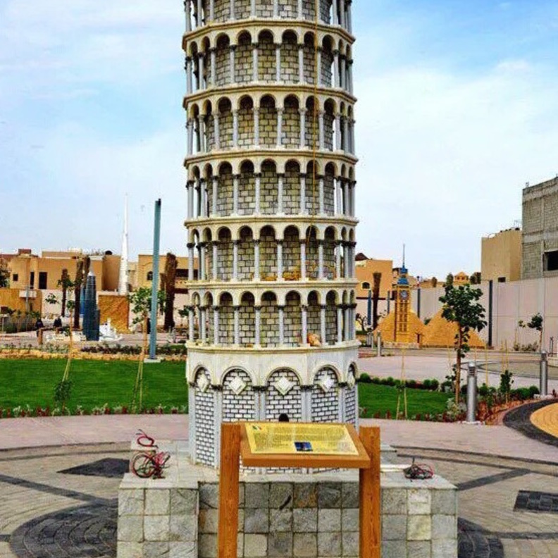 مجسمات عالميه في حدائق الرياض 