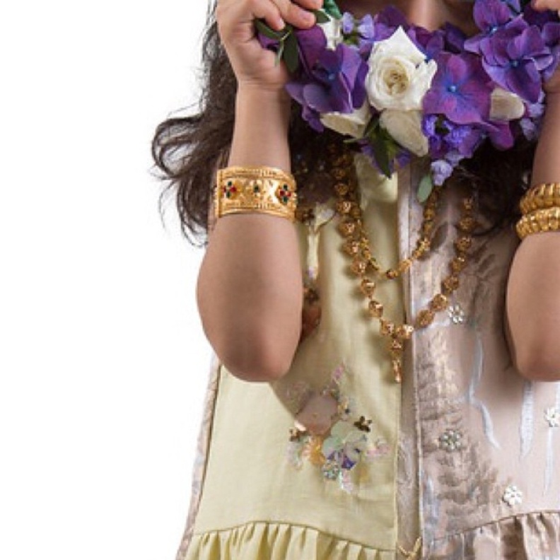 تفاصيل جميلة وانيقة لثياب صغيرتك في رمضان
