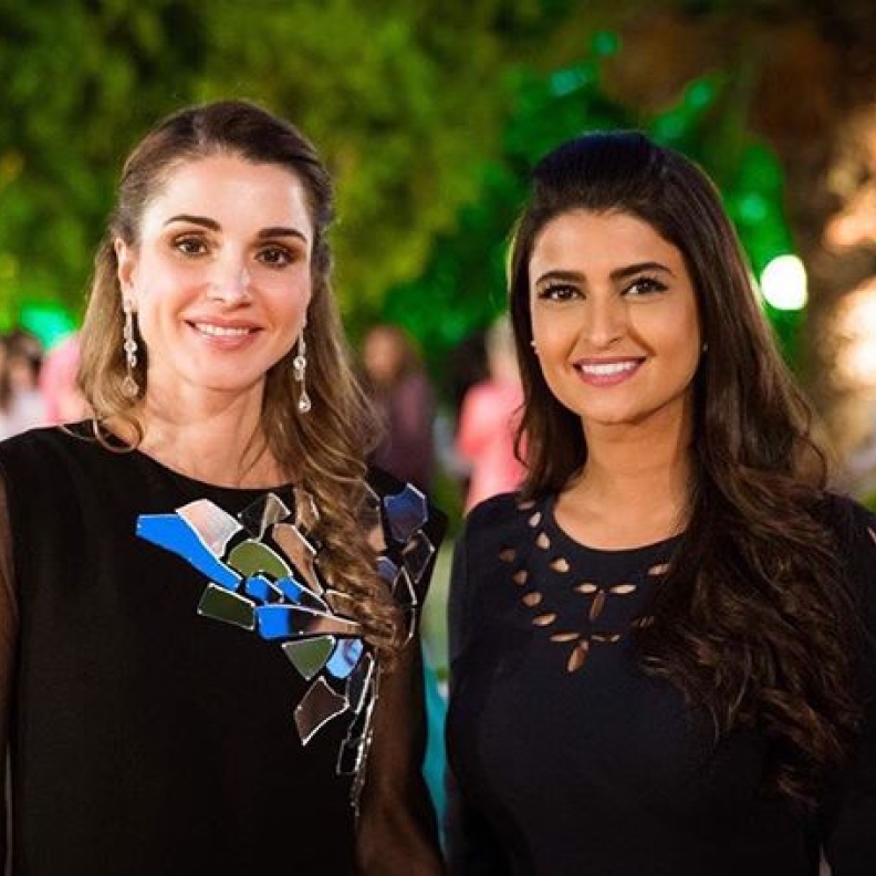 علا الفارس برفقة الملكة رانيا خلال دعوة افطار في قصر رغدان بالأمس