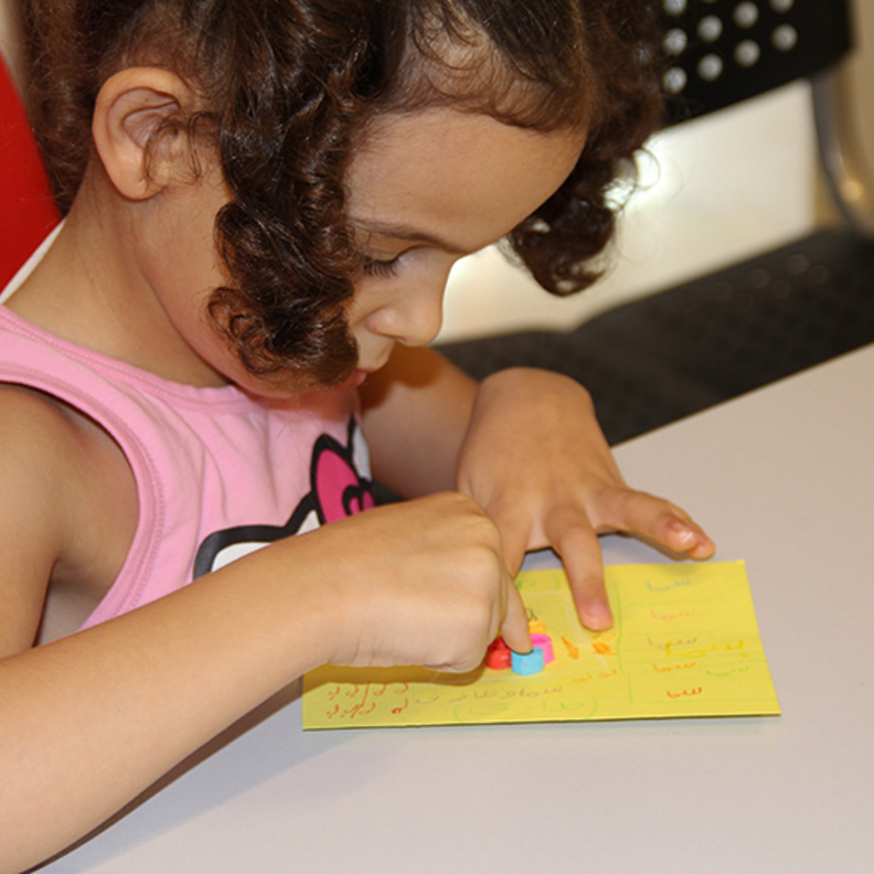 ورش فنية للأطفال في مركز القطارة للفنون في مدينة العين