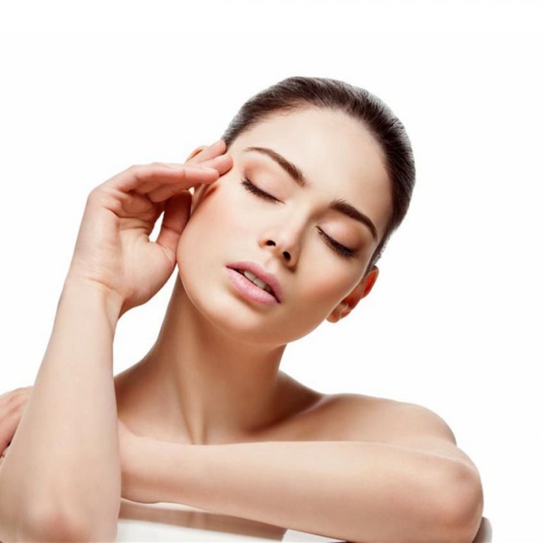  استخدمي مرطب سميك للعناية بالبشرة في فصل الخريف