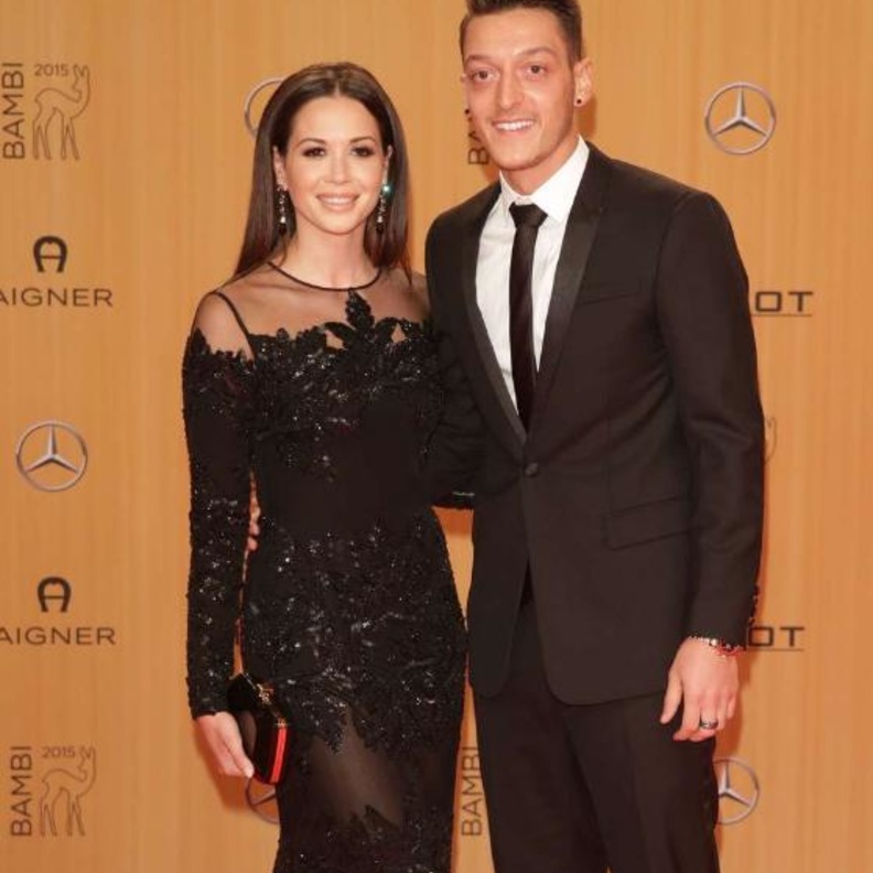 أوزيل مع صديقته السابقة ماندي كابريستو