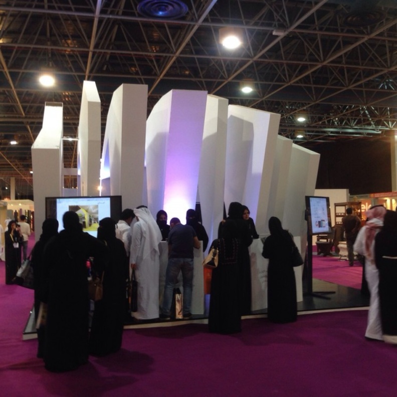  جانب من التصاميم