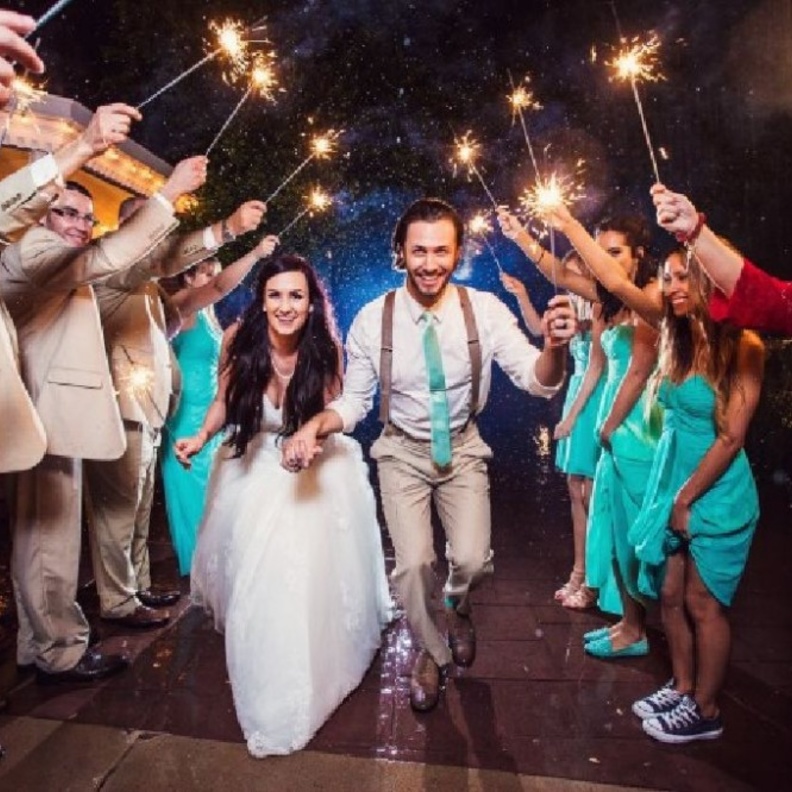 أجمل 30 صورة لزفافك تحت المطر! 