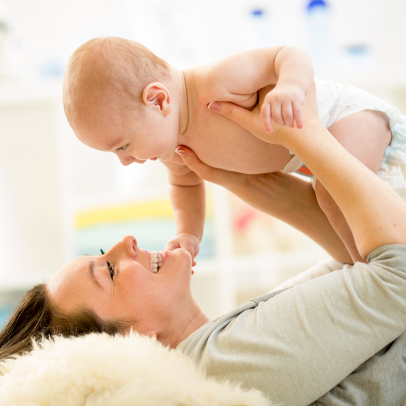 لهذه الأسباب عليك بمراقبة طفلك بعد الولادة