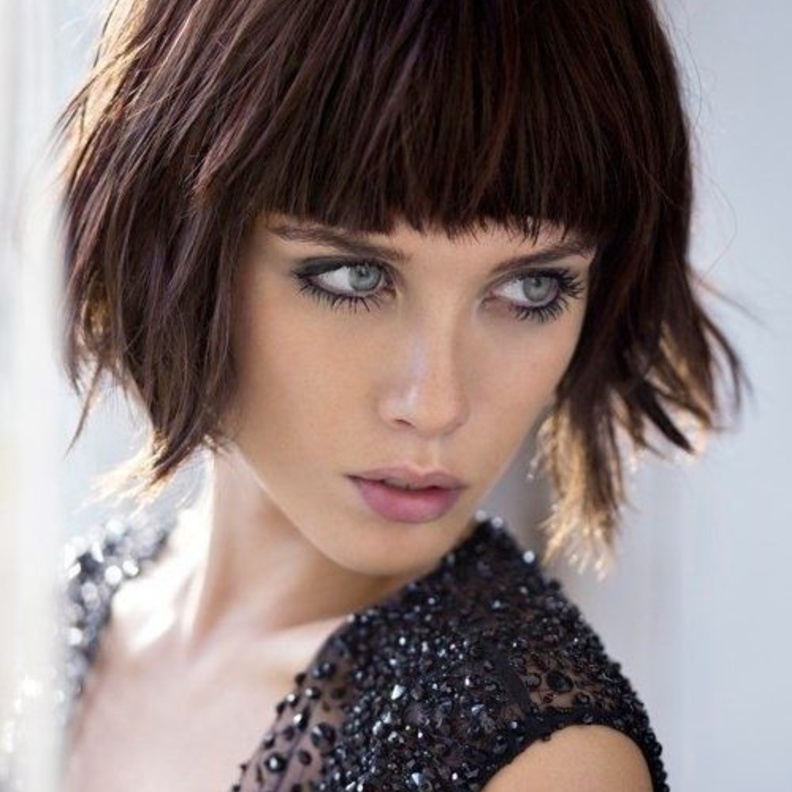 جمال تسريحة الكاري مع الغرة الأمامية