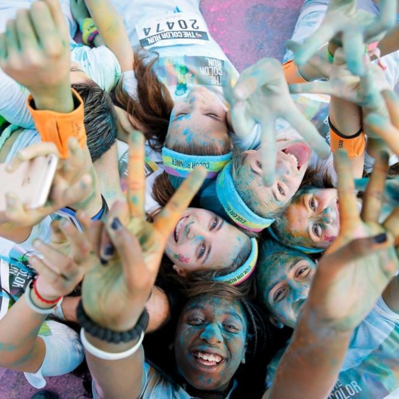 سباق الألوان في حلبة ياس .. لنشر الوعي حول اهمية الرياضة