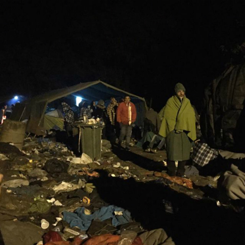 لقطات توثق الرحلة سيرا على الاقدام بهاتف الفنانة