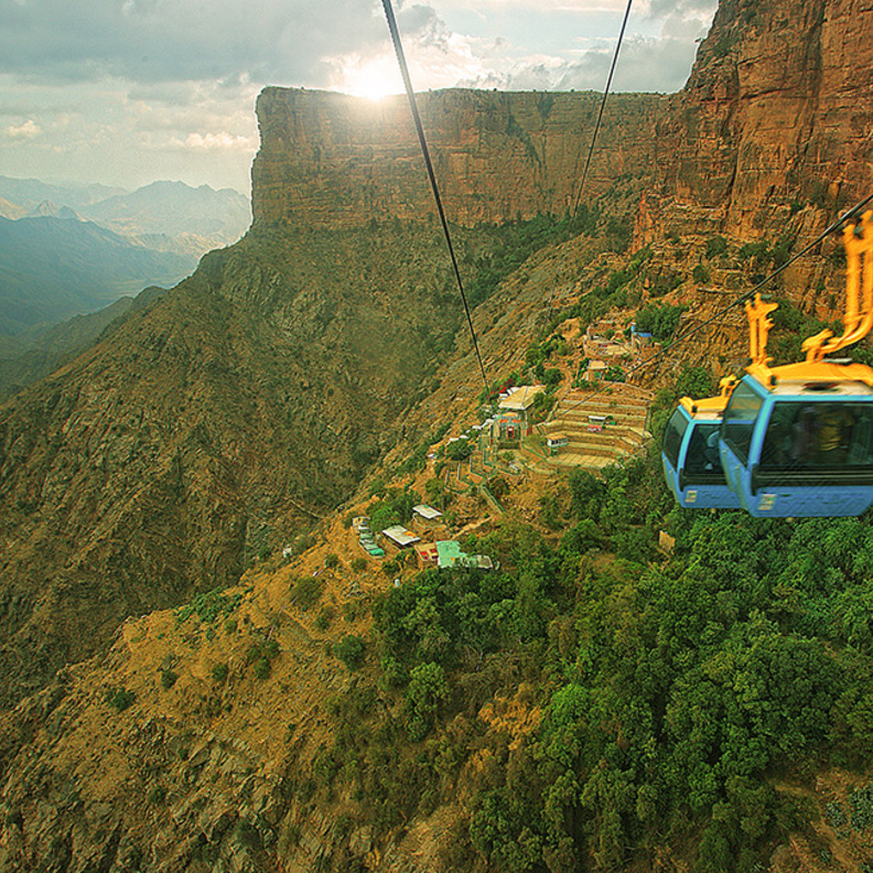 "أبها" السعودية تنافس على لقب عاصمة السياحة العربية