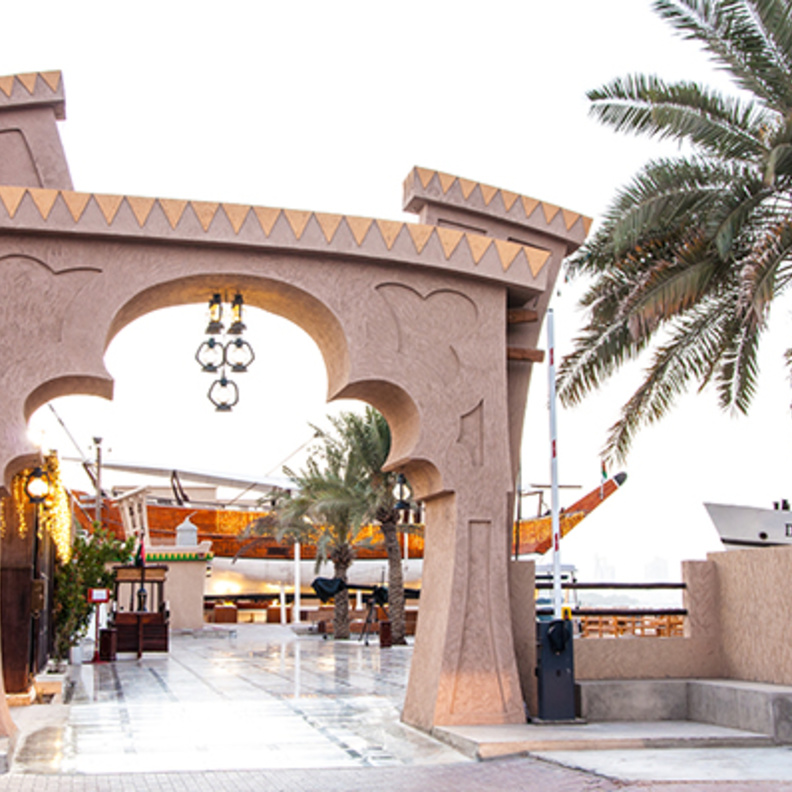 زمان أول .. ما يتحول في قرية البوم السياحية في دبي