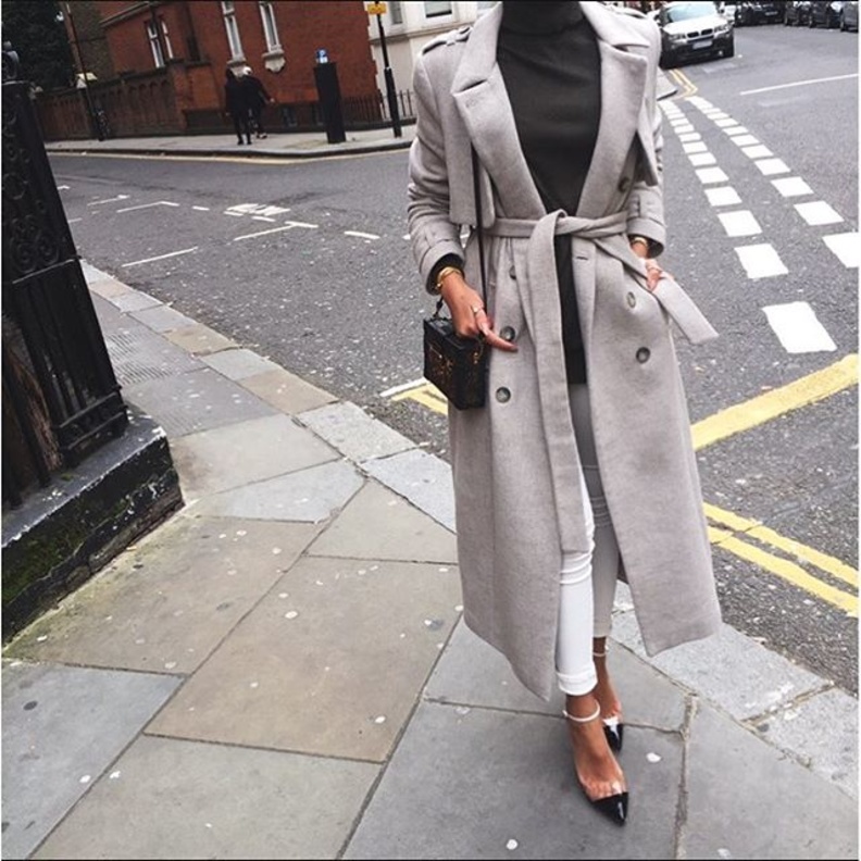  Gianvitto Rossi Plexi Heel  معطف طويل مع حقيبة Louis Vuitton وحذاء كعب عالي