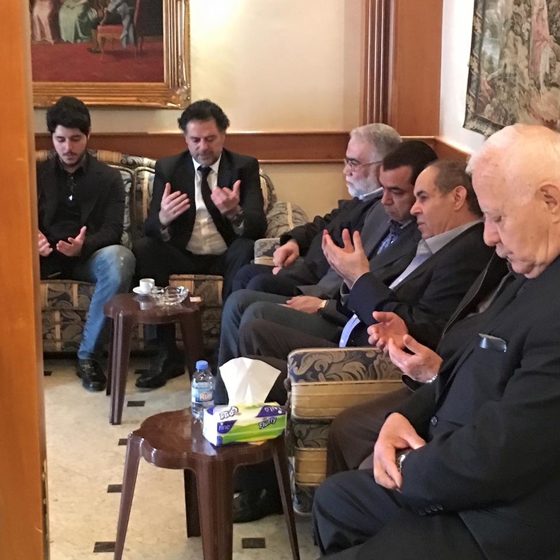 راغب علامة يبدأ بتقبل التعازي في وفاة الفقيدة والدته