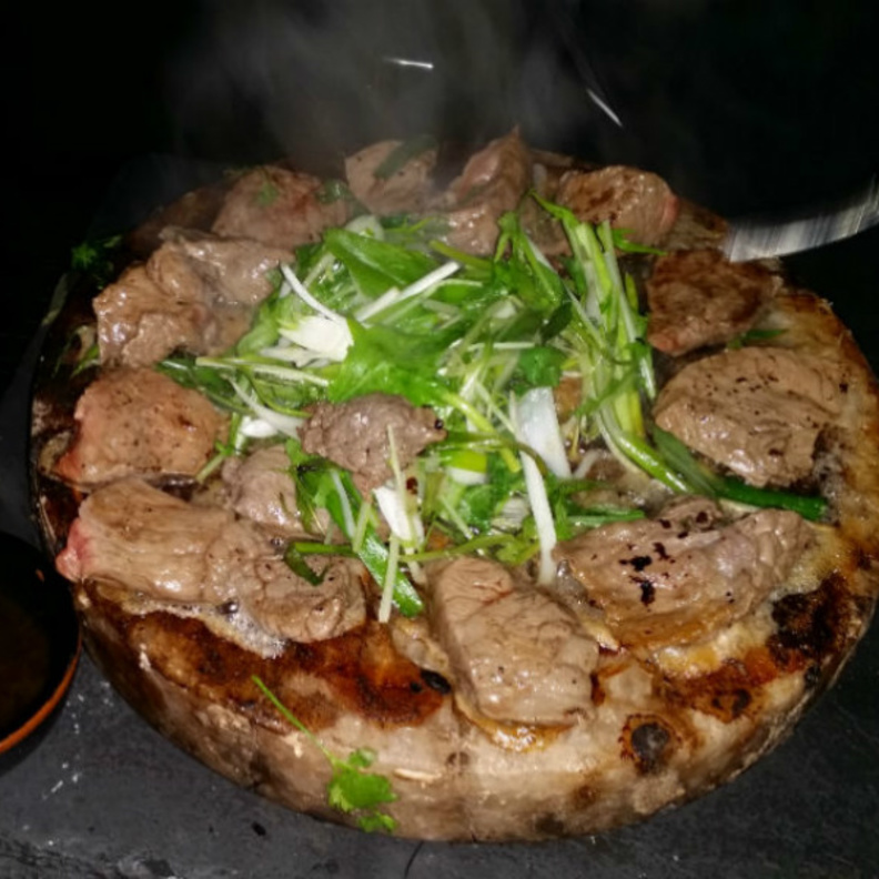  الشواء على الحجر