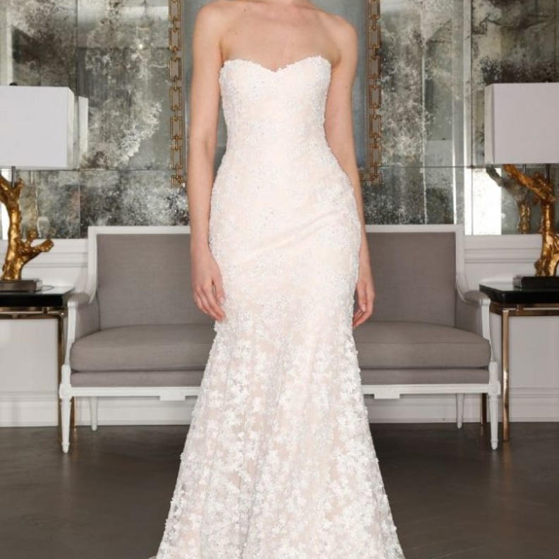 الربيع يتجسد في مجموعة "رومونا كيفيزا" للأعراس لربيع وصيف 2017