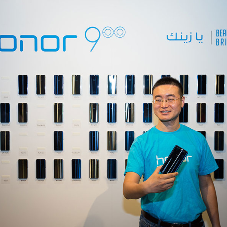 الهاتف الذكي ” هونر  honor 9 “ الآن متوفر في الإمارات 