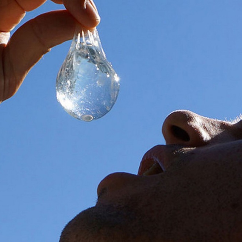 وعاء Ooho على شكل بالون من الطحالب الصالحة للأكل