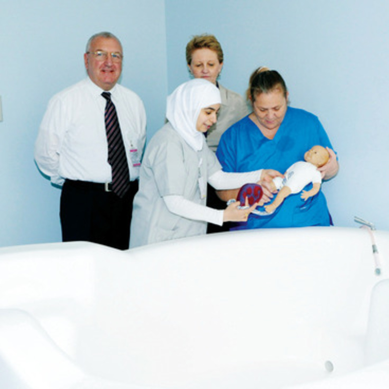 بالصور: الآن الولادة تحت الماء ممكنة في دبي!