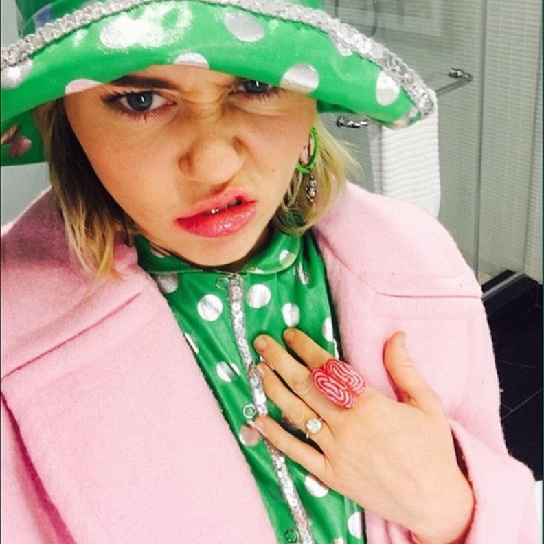 مايلي سايرس تنتقل للإقامة مع ليام هيمسورث!!