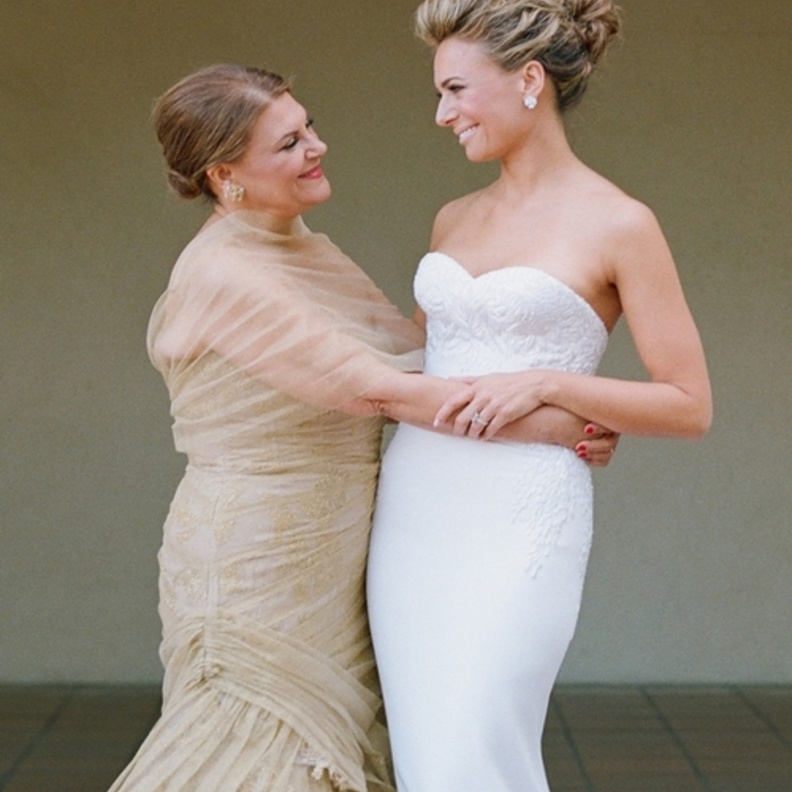 لحظة حنانبين الام ووالدتها