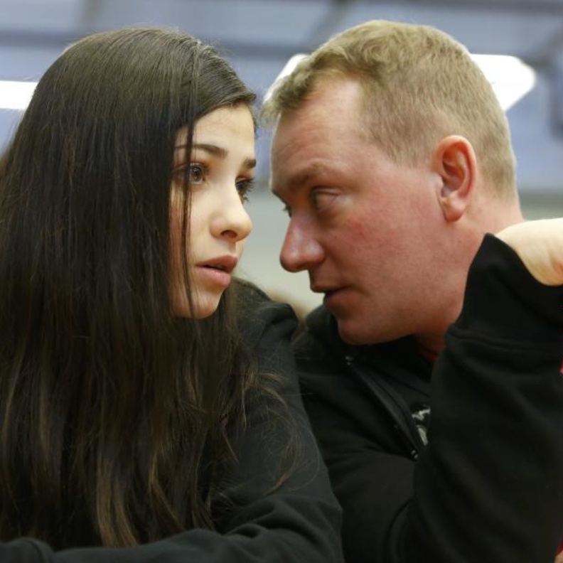 يسرا مع مدربها 