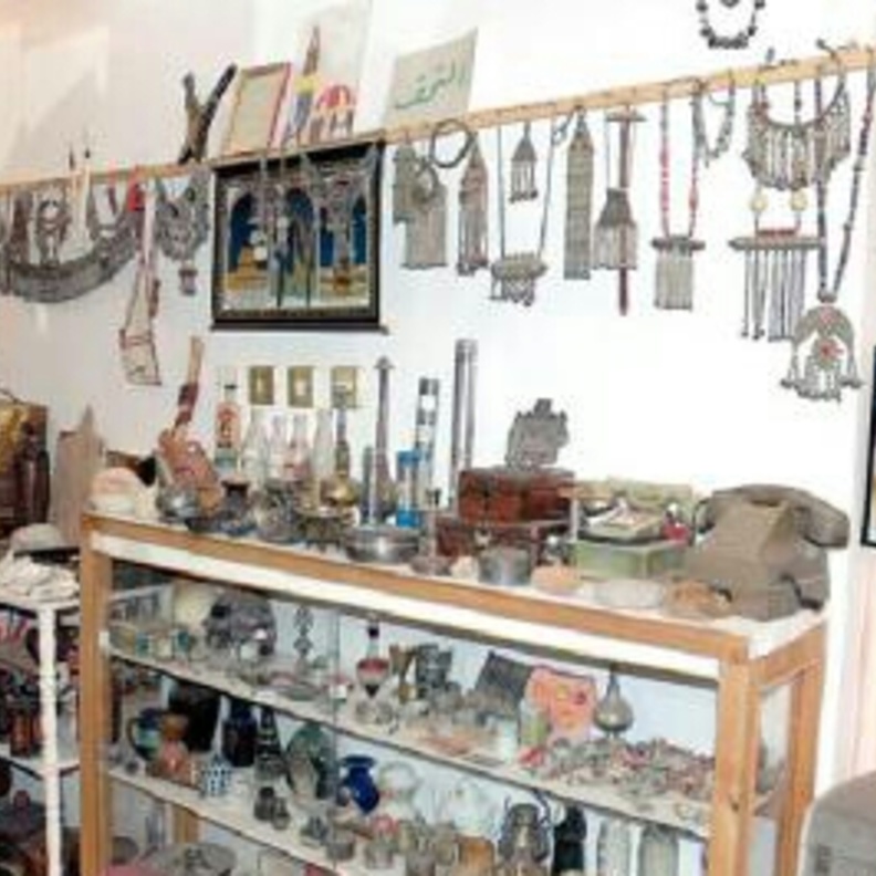 من المقتنيات الاثرية في احدى المتاحف الخاصة