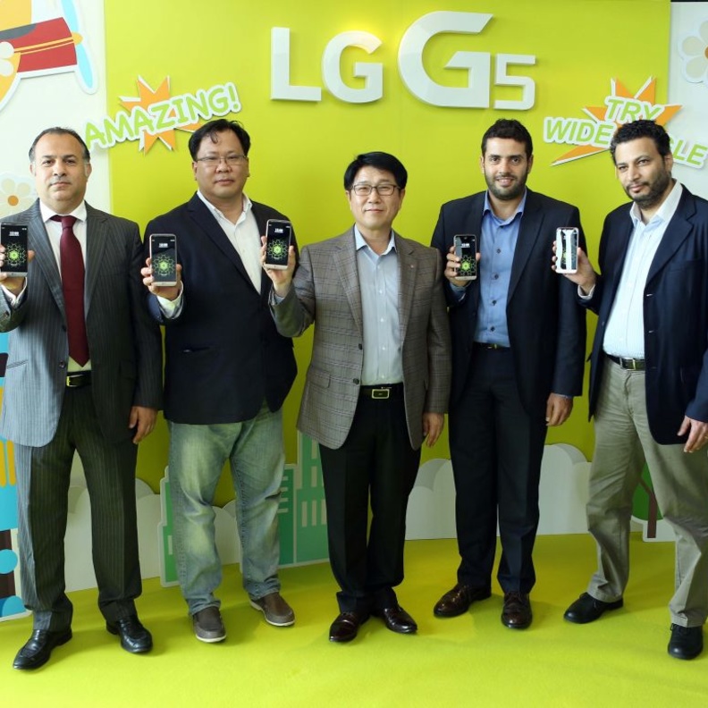 خلال اطلاق الهاتف الجديد