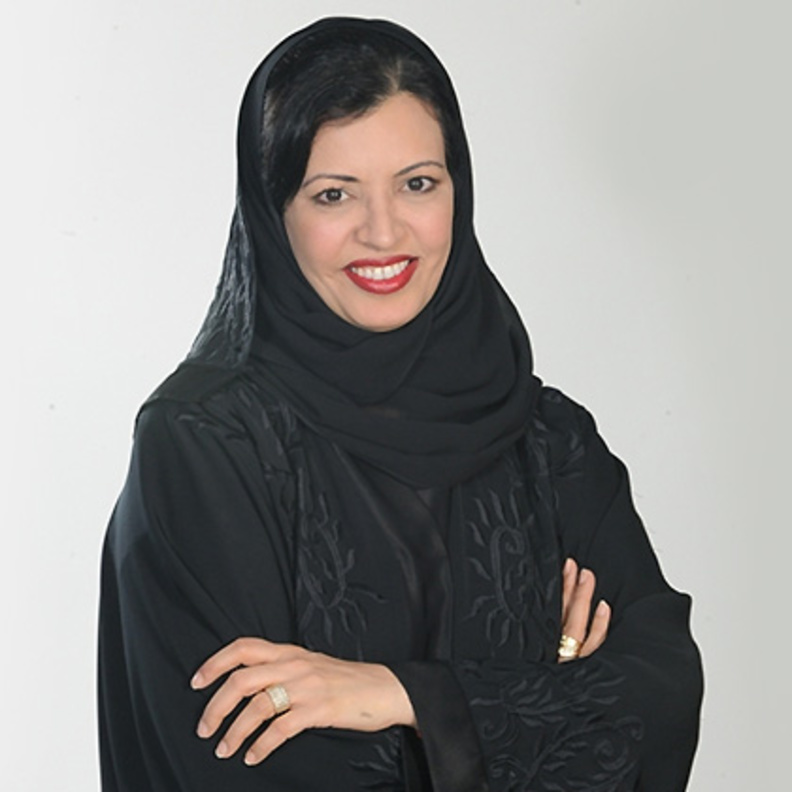 الدكتورة عائشة البوسميط .. أول إمرأة إماراتية سفيراً بحرياً للنوايا الحسنة