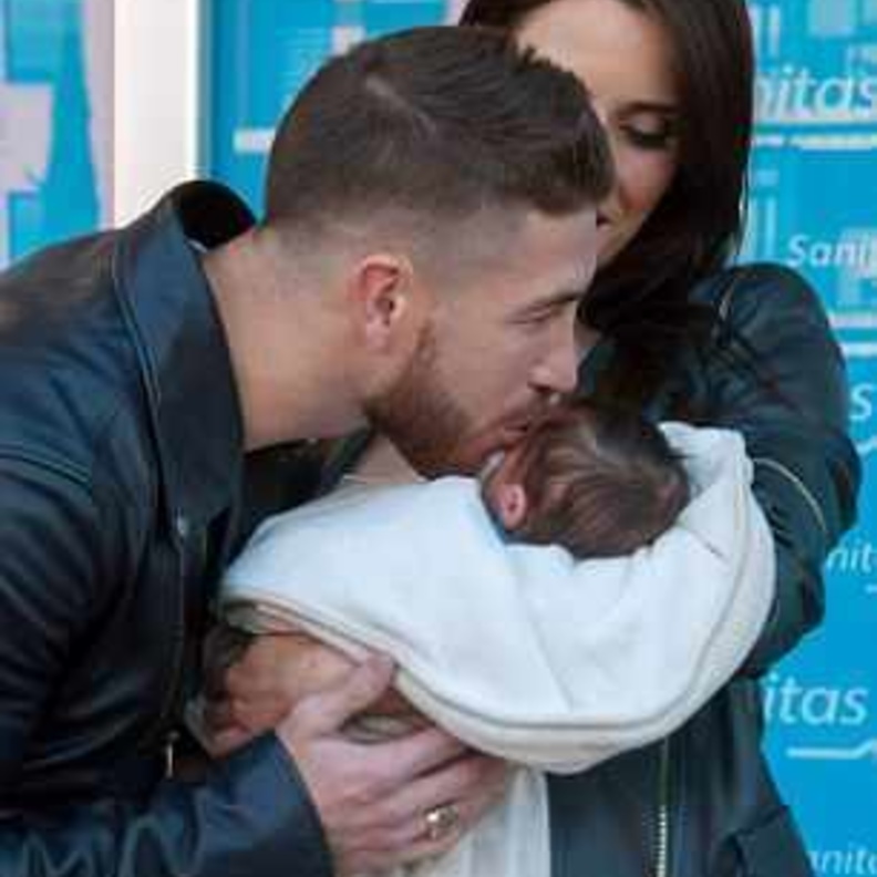 سيرجو راموس وصديقته وابنهما