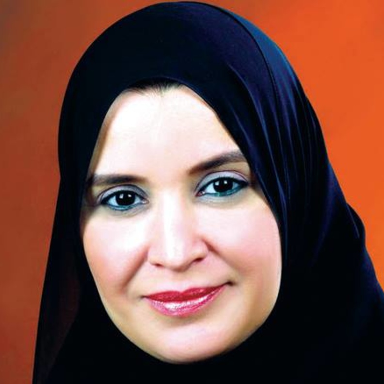 الدكتورة أمل القبيسي أول إمرأة عربية تترأس البرلمان