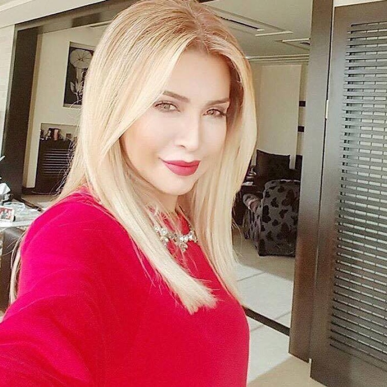 يبدو أن نوال الزغبي بدأت احتفالات نهاية العام بوقت مبكر، وبدت متألقة بالأحمر