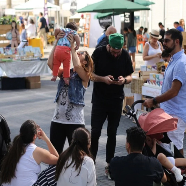 دليلكم الكامل لـ "آرت ماركت" سوق الفنون في حي دبي للتصميم