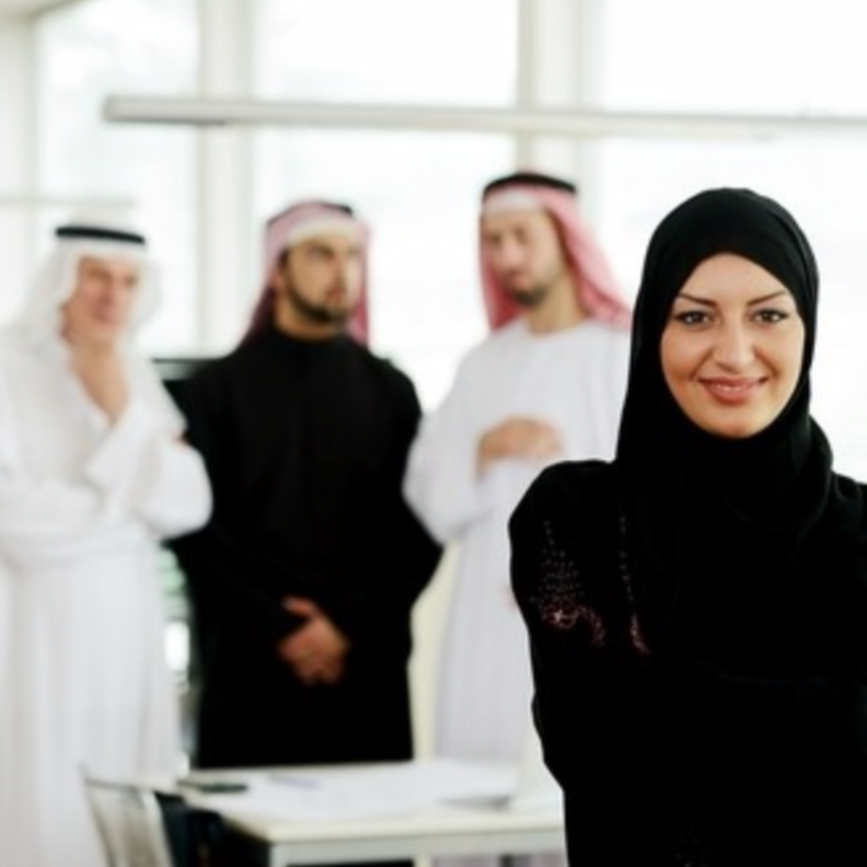 موظفة سعودية