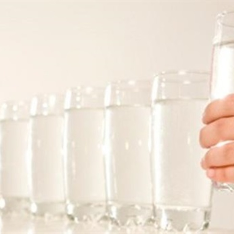 شرب الماء الكافي