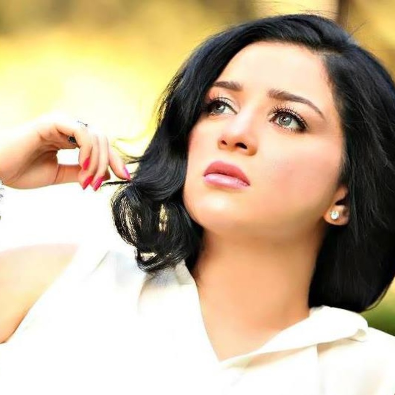 مي عز الدين والدتها من اصل تركي