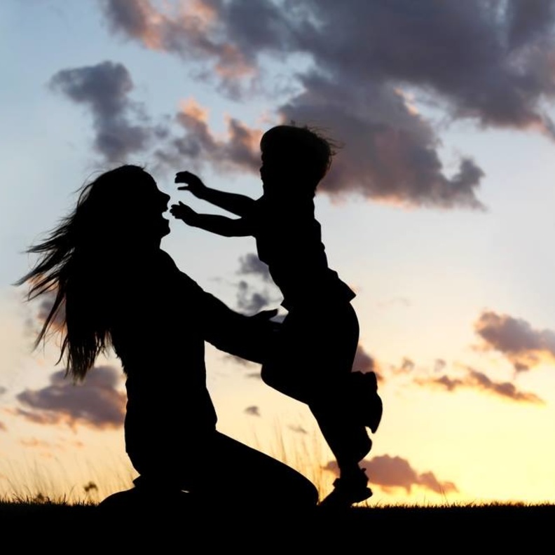 بمناسبة يوم الأم .. هل هناك من يرتقي إلى مكانة الأم في القلب؟