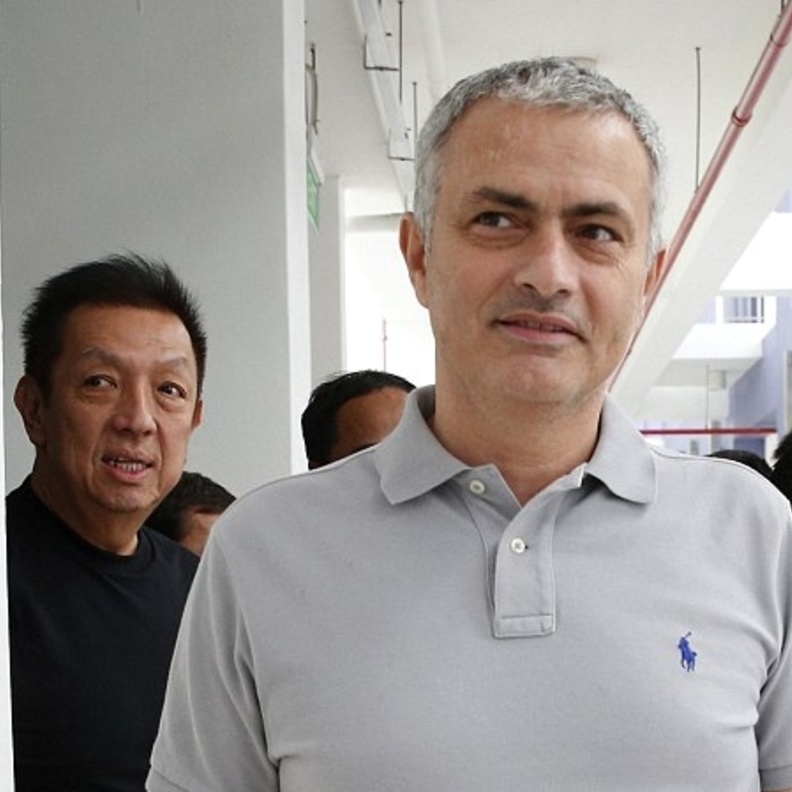 مانشستر يونايتد يتعاقد مع المدرب جوزيه مورينيو