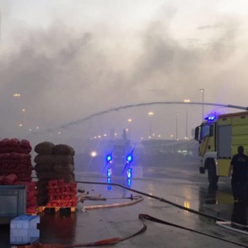 حريق بسوق الخضروات بأبوظبي