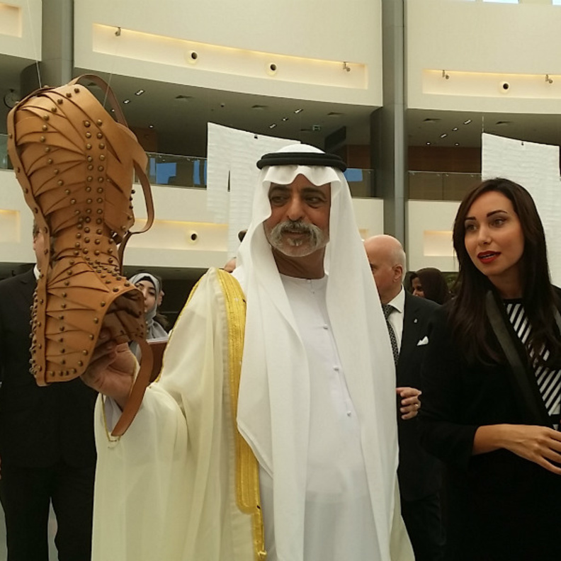 سمو الشيخ نهيان بن مبارك ال نهيان مع مي بربر قيمة المعرض