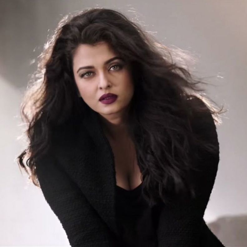 ايشواريا راي باتشان تجاوزت عامها الاربعين ولكنها مازالت من ضمن الاجمل بين نجمات بوليود والعالم