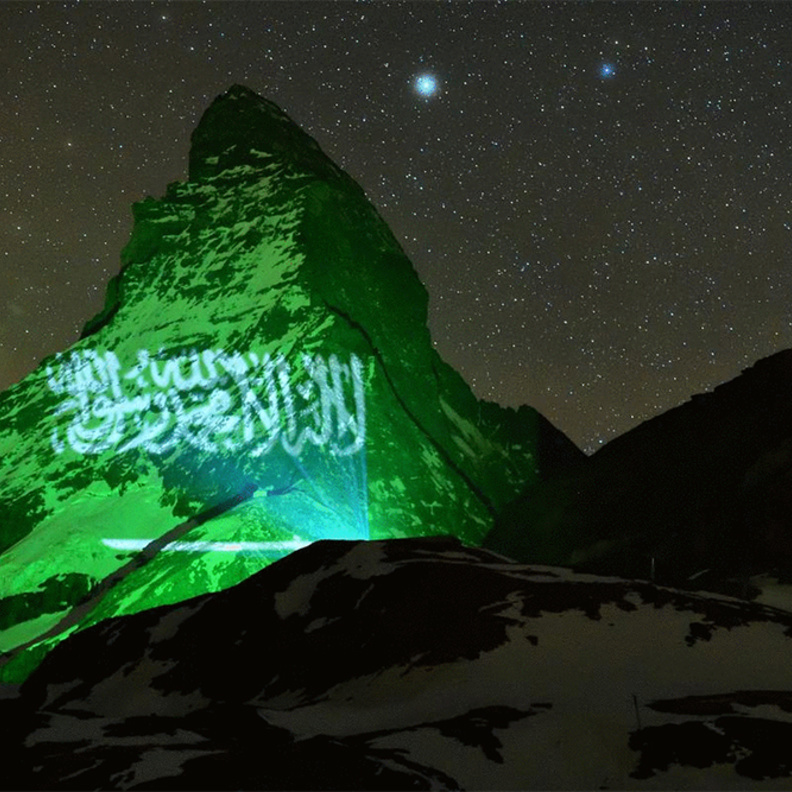  العلم السعودي يتألق على جبل الماترهورن السويسري الشهير