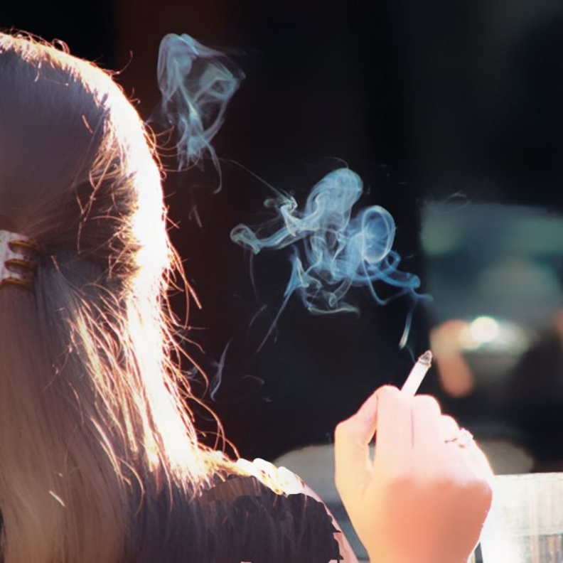 تدخين النساء