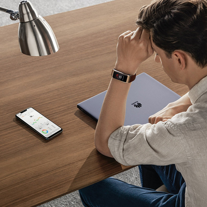 HUAWEI TalkBand B5 ساعة ذكية رائعة تراقب الصحة وتعزز أسلوب الحياة