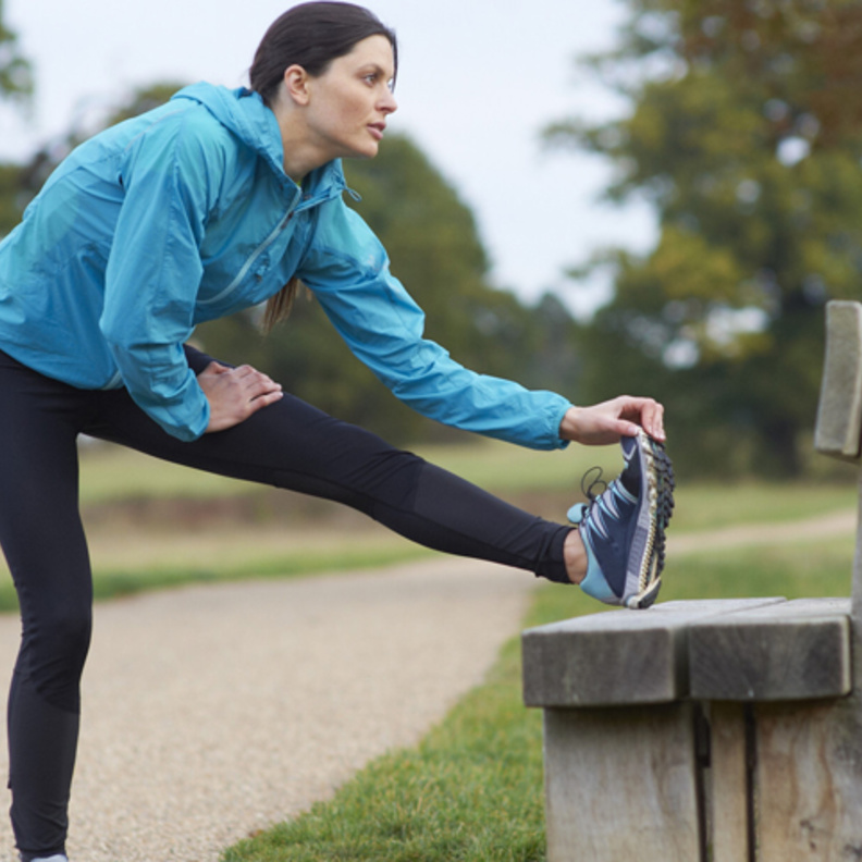 تجنب ممارسة الرياضة خارجي بين الساعة 10 إلى 4 عصرا، حيث أن أشعة الشمس تكون في أكثر حالاتها خطورة على جسم الإنسان.