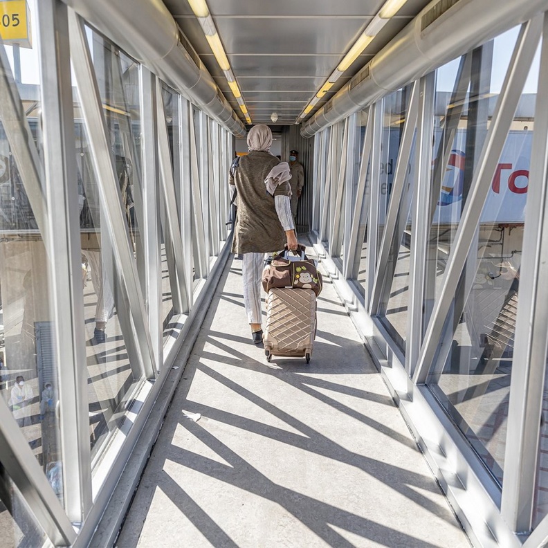 "الممر السريع لتحويل الرحلات" مبادرة جديدة في مطار أبوظبي لتسهيل رحلات المسافرين