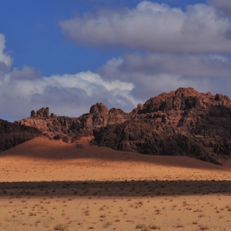 نهر بجنوب الرياض يزين صحراء نجد