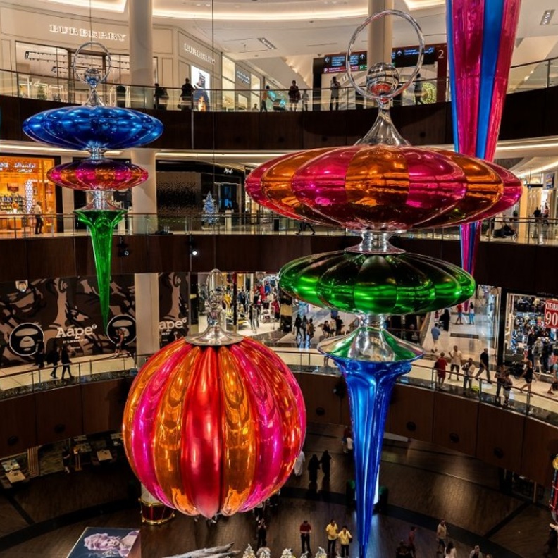 أكبر كرة زينة احتفالية بموسم الأعياد في العالم