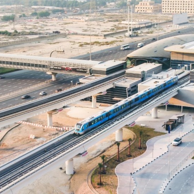 تشغيل مسار 2020 لمترو دبي الذي يمتد من محطة جبل علي إلى محطة إكسبو