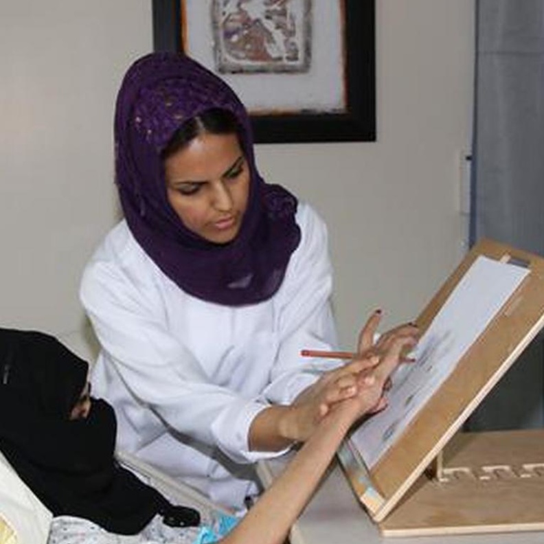 نور مع إحدى المريضات